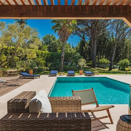 Villa Avec Piscine Chauffee, Proche Saint-tropez Et Plages