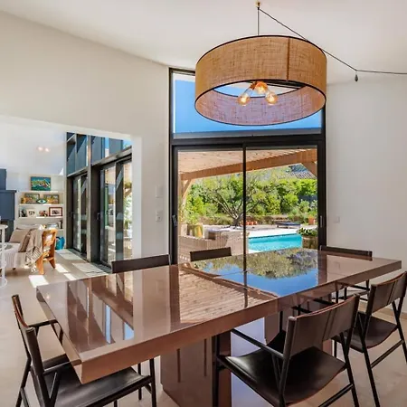 Villa Avec Piscine Chauffee, Proche Saint-tropez Et Plages Gassin